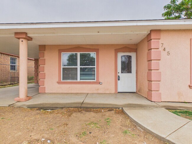 Building Photo - Nice 3 bedroom Duplex Rental