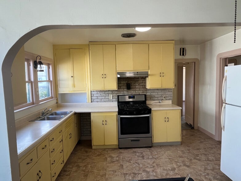 Building Photo - 772 Sunset Blvd