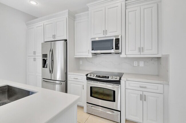 Building Photo - 838 NW 83rd Ln