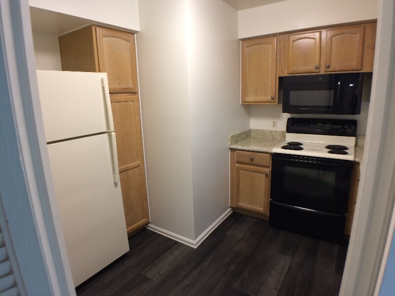 Building Photo - 626 Newbridge Ct