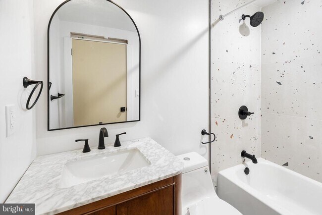 Building Photo - 900 N 41st St