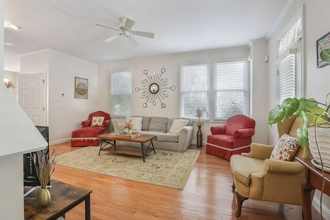 Building Photo - 319 W 2nd Ave