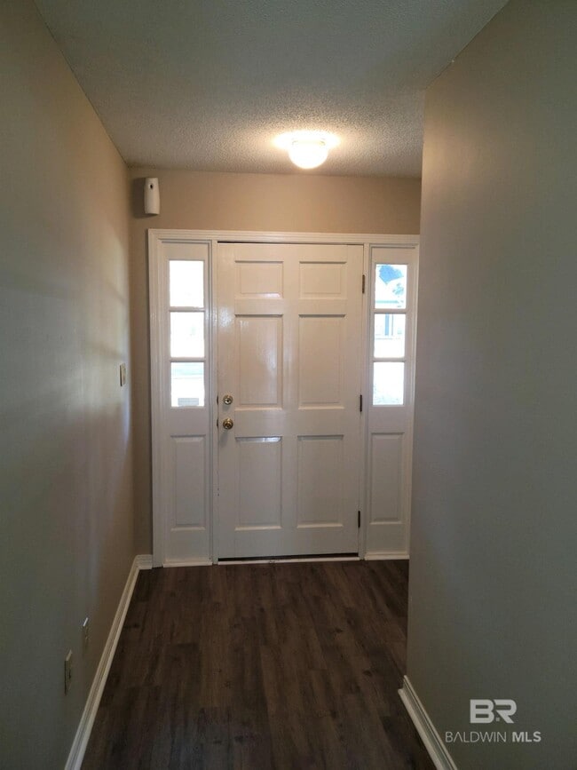 Building Photo - 459 Ridgewood Dr