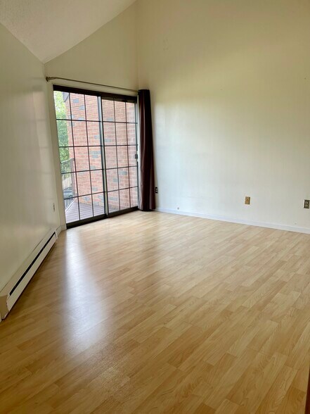 Building Photo - 181 Loomis Dr