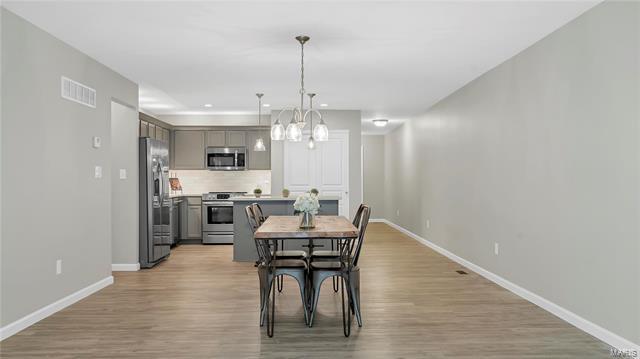 Building Photo - 551 Parkgate Dr