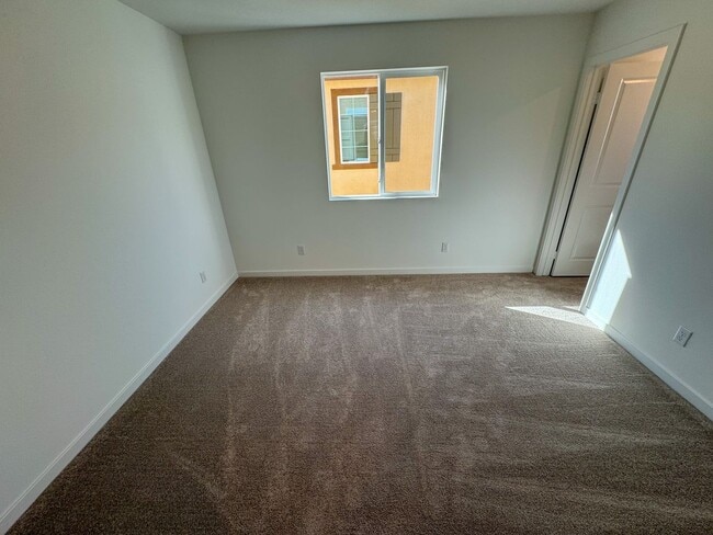 Building Photo - 5 bedroom Murrieta home for LEASE!