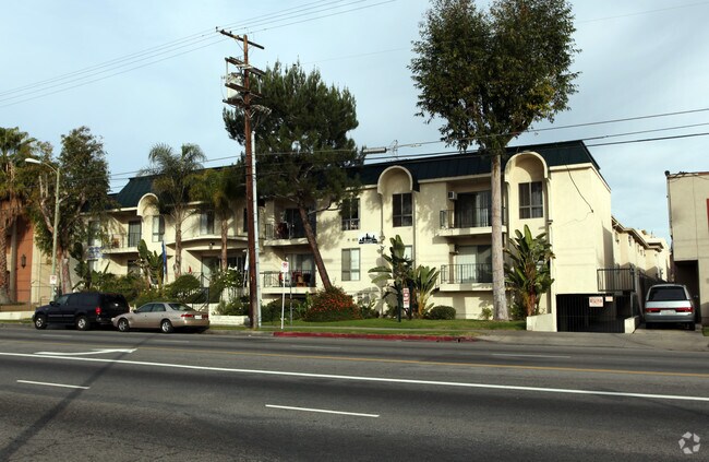 Primary Photo - 20317 Saticoy St