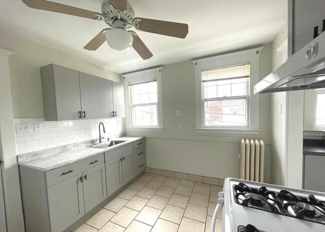 Building Photo - 108 Concord St