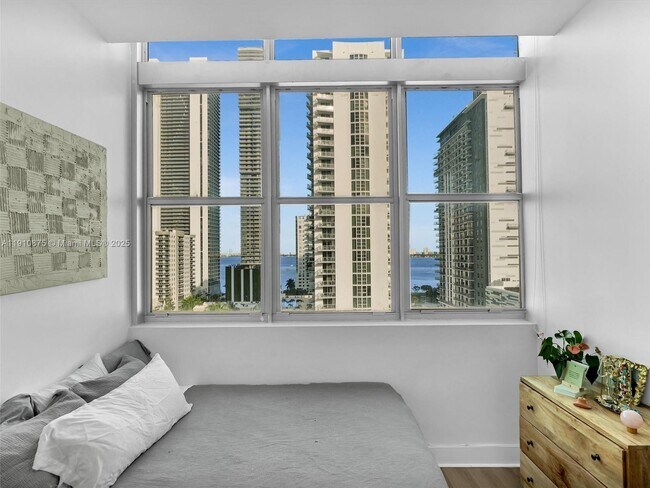 Building Photo - 2200 NE 4th Ave