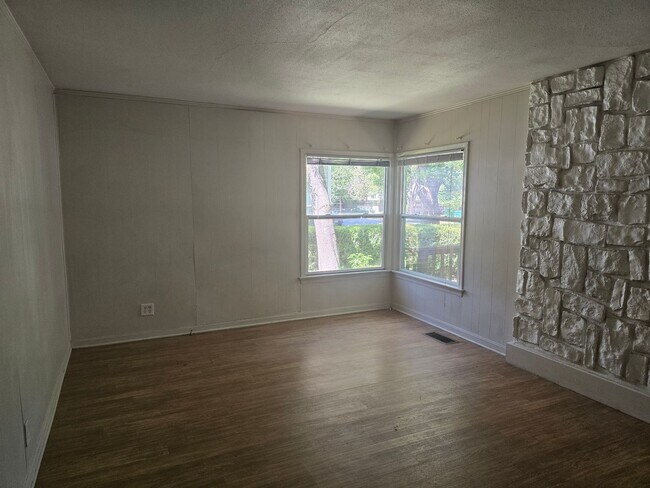 Building Photo - 485 E 1st Ave