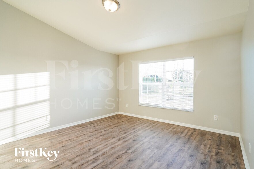 Building Photo - 2018 NW 9th Pl