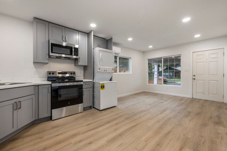 Building Photo - 214 Kimble St