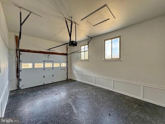 Building Photo - 401 Butternut Ct