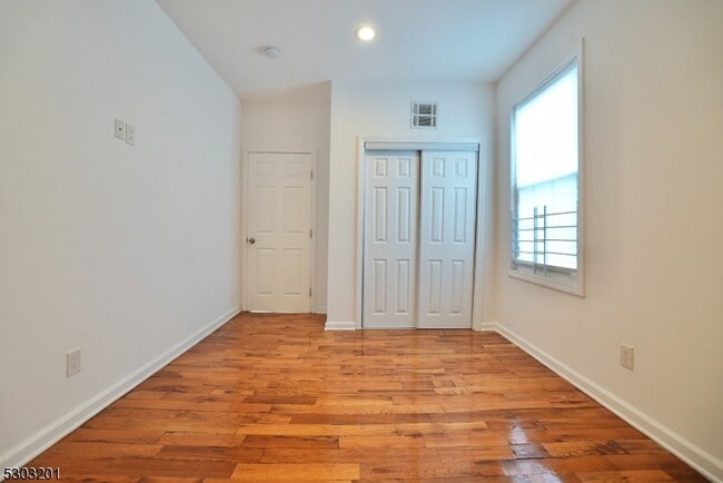 Building Photo - 131 Sylvan Ave