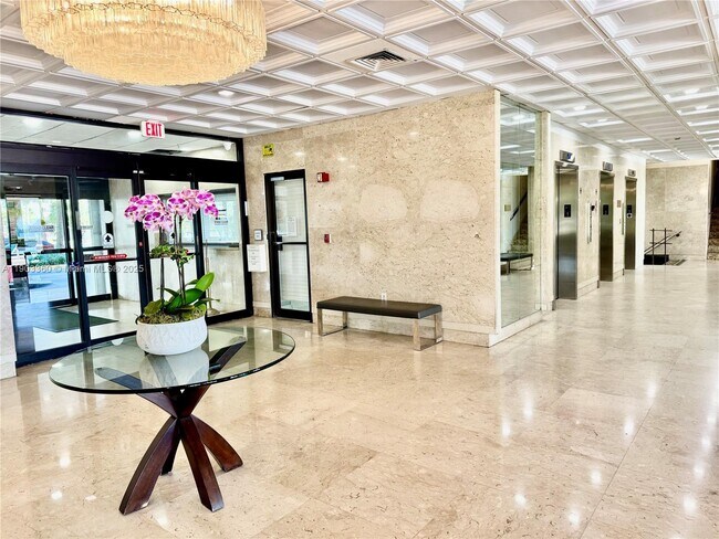 Building Photo - 300 Bayview Dr