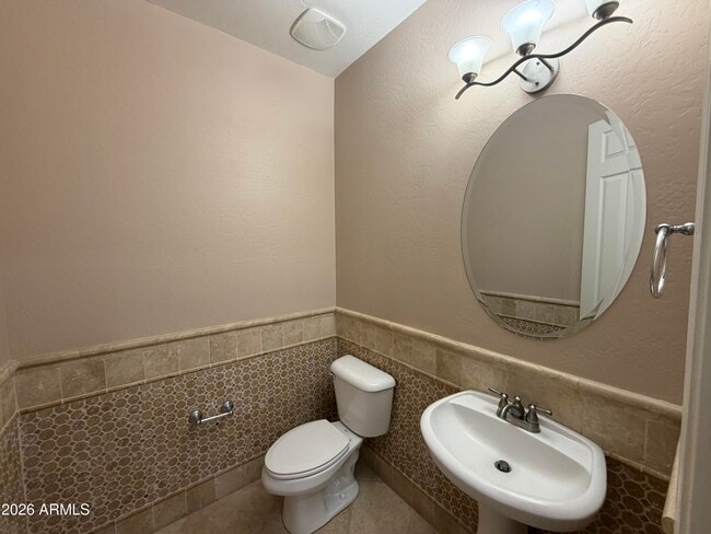 Building Photo - 421 W Wisteria Pl