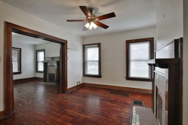 Building Photo - Awesome House for your Large Group - HUGE HOUSE with 3 Floors - 3 Kitchens, 3 Bathrooms, Awesome ...