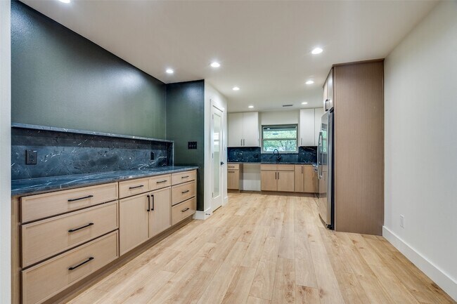 Building Photo - 1215 Mill Valley Dr