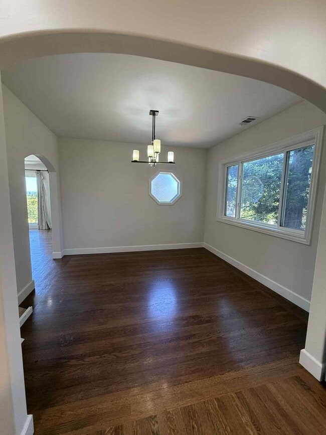 Building Photo - Redwood City Hillside Retreat – 4BR, 3BA w...