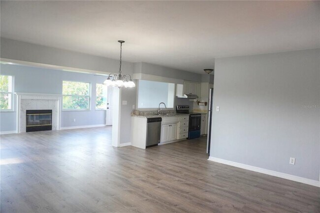 Building Photo - 6524 Hillside Ave