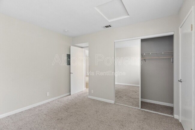 Building Photo - 3180 Country Club Dr