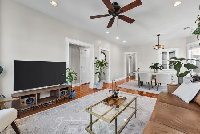 Building Photo - 185 Savin Hill Ave