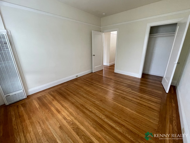 Building Photo - 1325 5th Ave