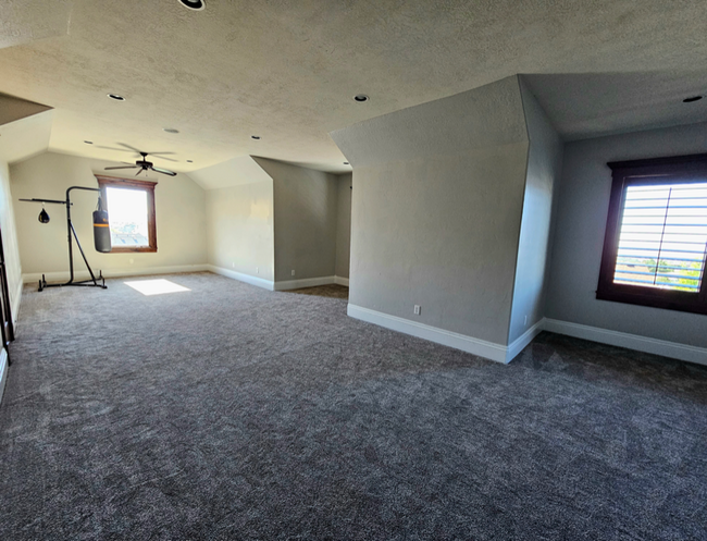 Building Photo - 738 Deer Hollow Rd