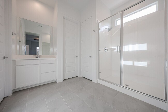 Building Photo - Beautiful 4 bedroom plus den home in Aloravita