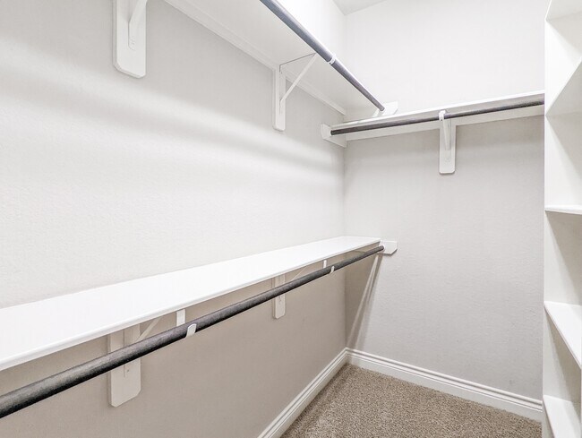 Building Photo - 5323 Kiam St