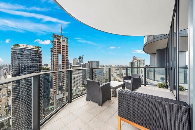 Building Photo - 1000 Brickell Plz