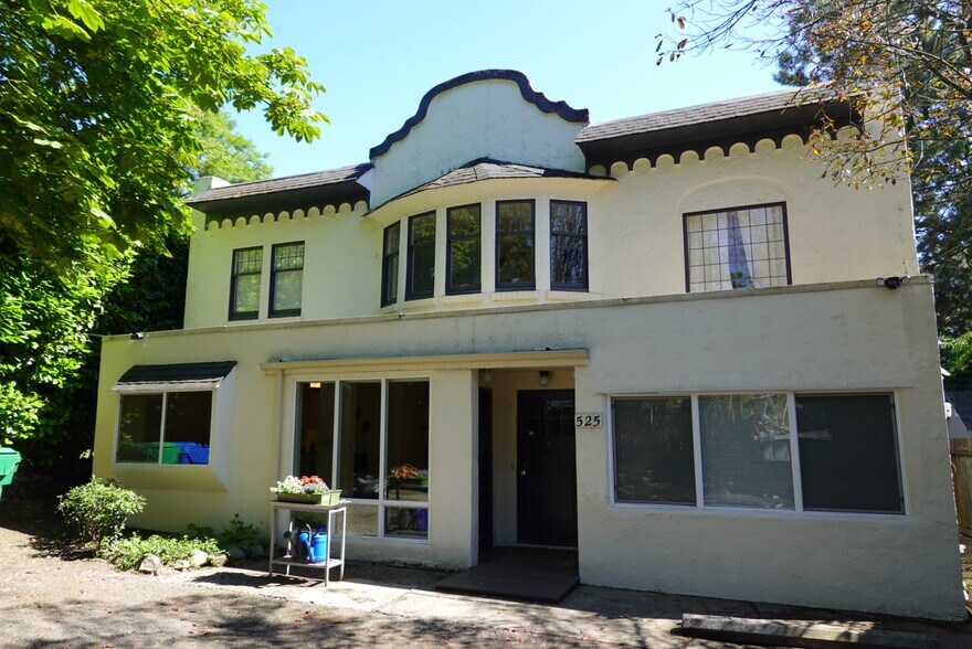 Building Photo - 525 NE 86th St