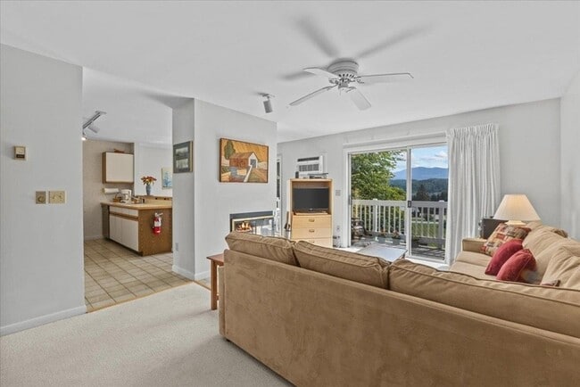 Building Photo - Gorgeous Turnkey 2BR/2BA Mountainside Condo