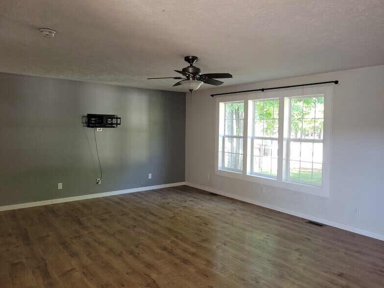 Building Photo - 6088 Pointview Ct