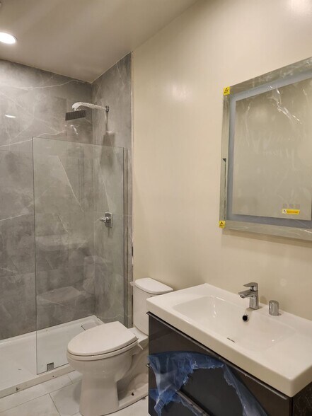 Interior Photo - 570 Boden Way