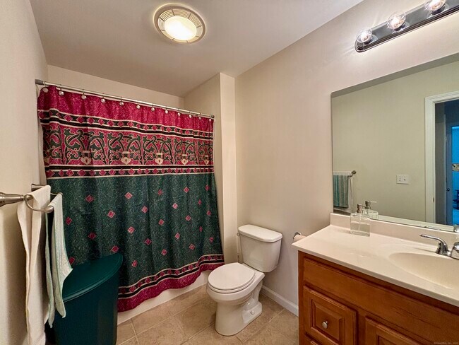 Building Photo - 589 Stafford Ave