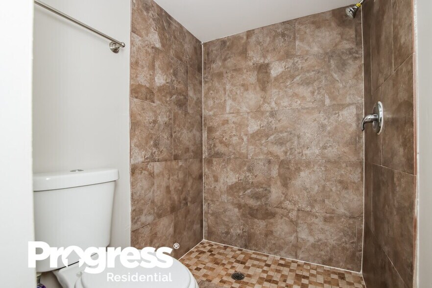 Building Photo - 225 Bayhead Dr