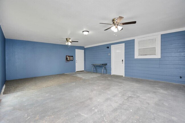 Building Photo - 1404 Briarwood Dr