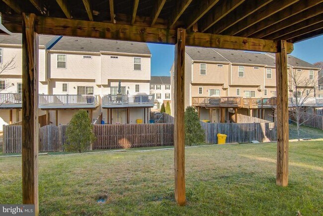 Building Photo - 816 Croggan Cres