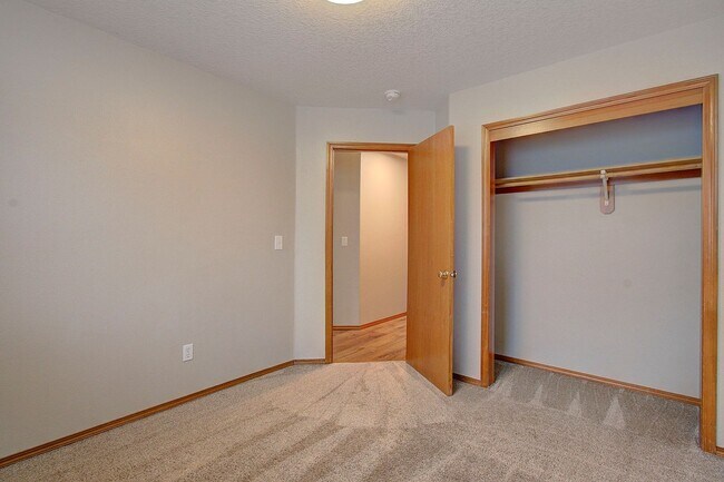 Building Photo - Moore 12918 &amp; 5000