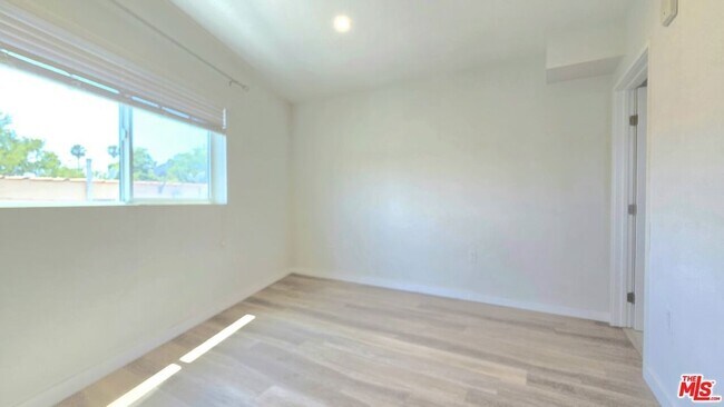 Building Photo - 8532 Cashio St