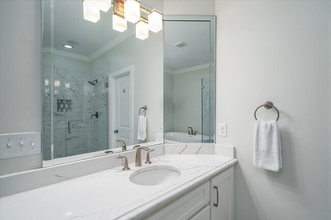 Building Photo - 1005 Mt Whitney Dr