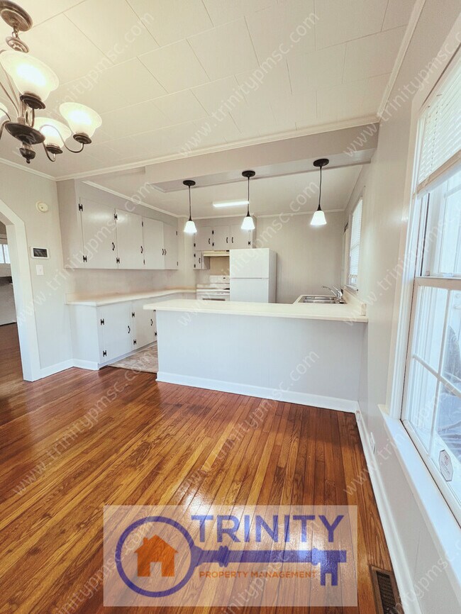 Building Photo - NEWLY UPDATED!! Ready and waiting for you!