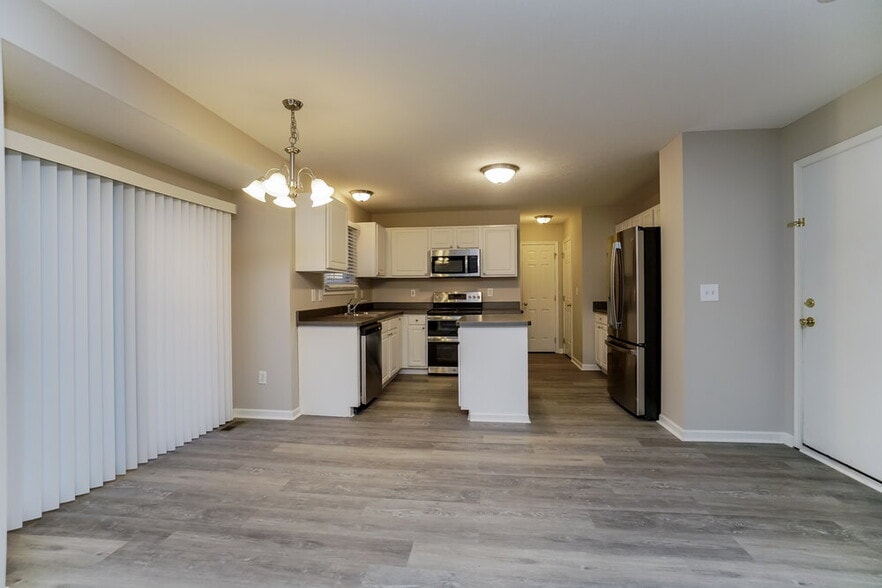 Building Photo - 438 Wheatfield Dr