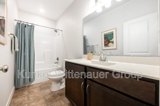 Building Photo - 2624 Beacon Point Ct