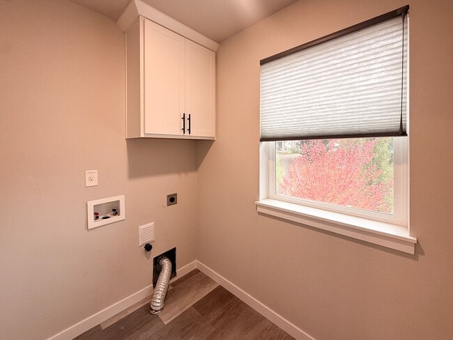 Building Photo - 5590 Mountain Quail Dr S