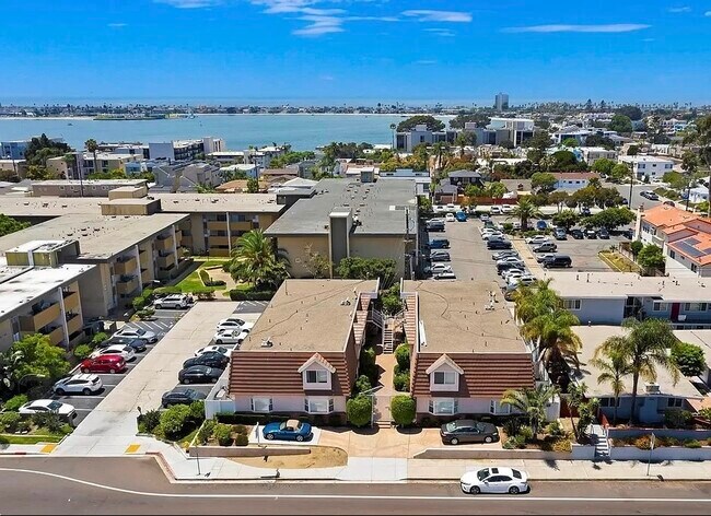 Building Photo - 3970 Ingraham St