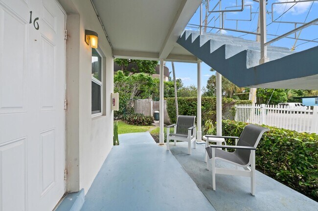 Building Photo - 741 Bayshore Dr