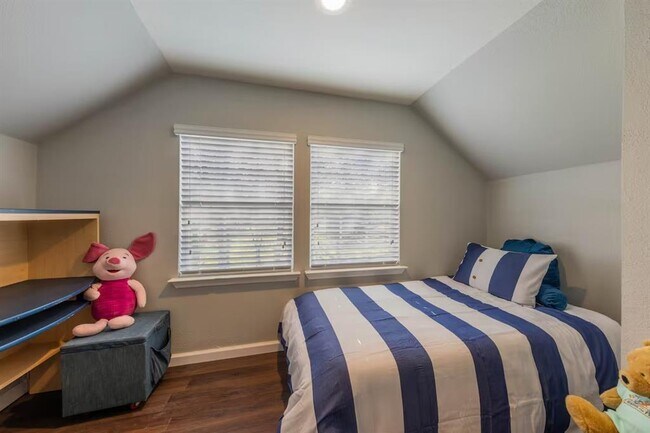 Building Photo - 1212 N Main St