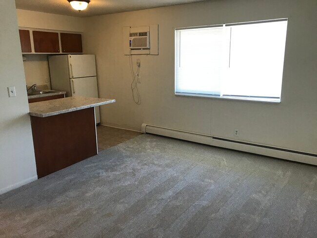 Building Photo - 105 NW College Ave